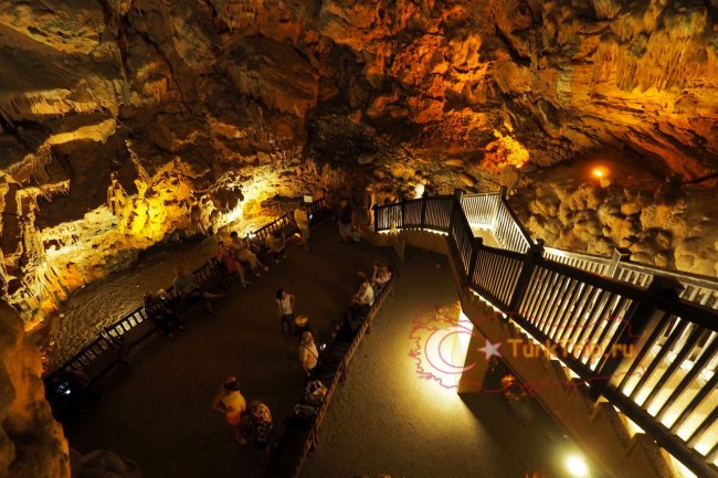 Лестница в пещеру