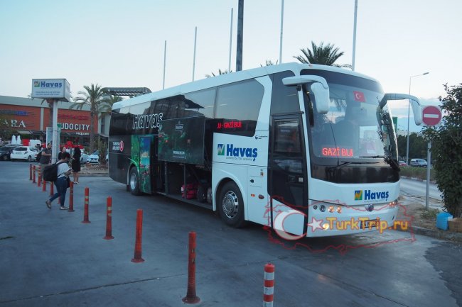 Автобус Хаваш на остановке у ТЦ Мигрос 5М