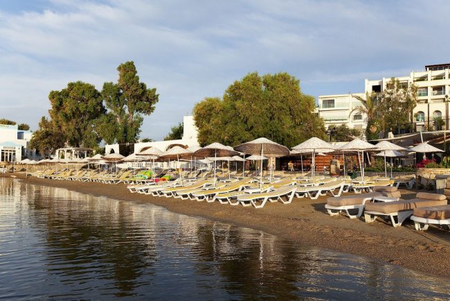 Пляж у отеля Royal Asarlik Beach Hotel & Spa