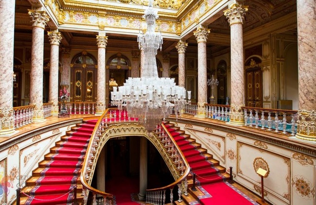 Хрустальная лестница в официальные покои султана