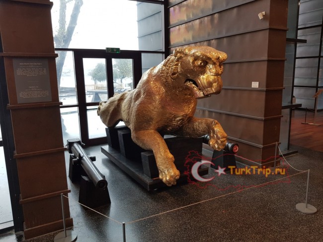 Скульптура льва для носовой части лодки
