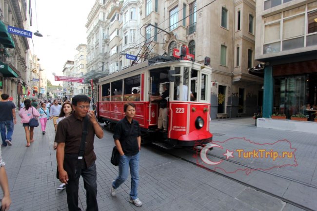 Старинный трамвайчик - символ Стамбула