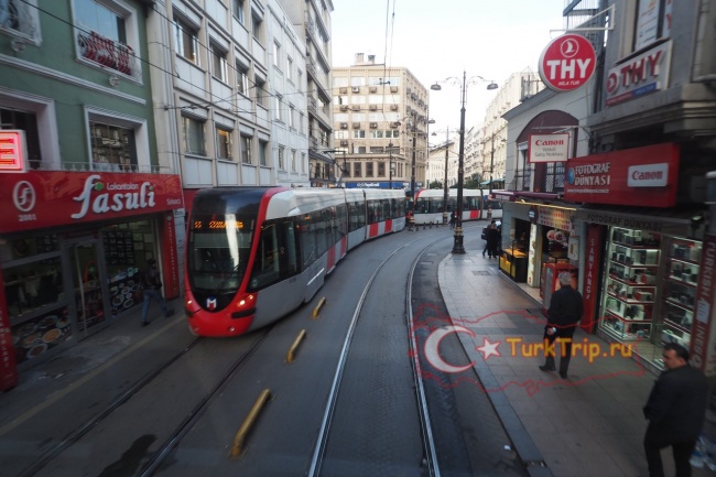 Трамвай маршрута Т1 в Стамбуле