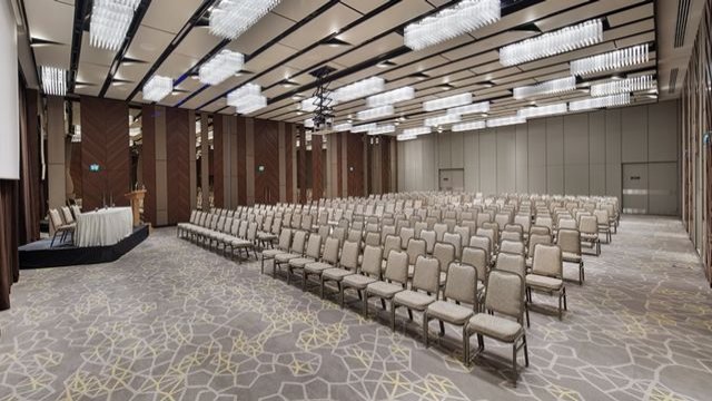 Зал для конференций и крупных мероприятий